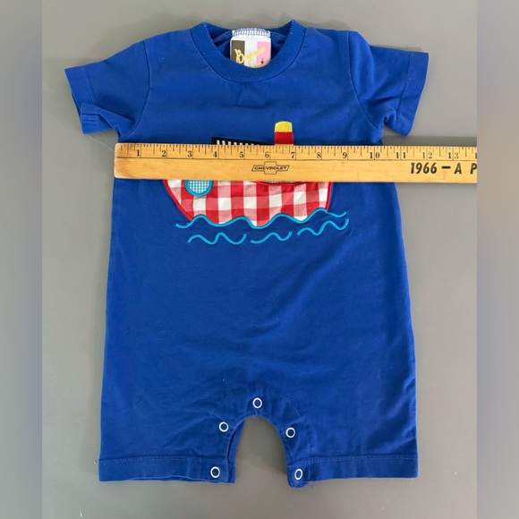 Banana Split Kids Blue Tug Boat Short all romper Boys 9M Red
White Check EUC - Picture 5 of 8